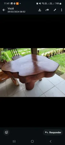 Linda mesa de jaqueira