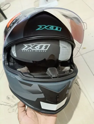 Capacete de moto fechado 