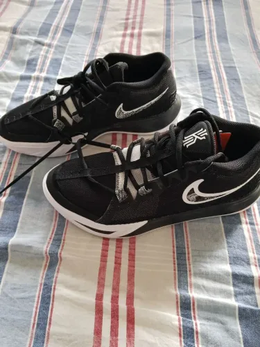 Vendo tênis Nike original nunca usado, ganhei mas não serviu.