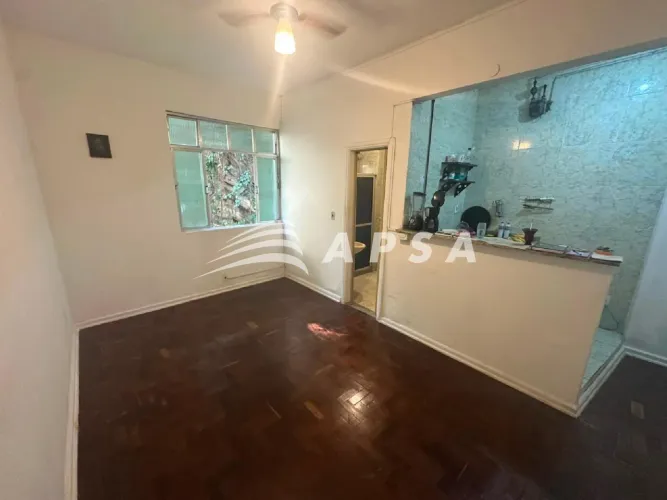 EXCELENTE APARTAMENTO DE QUARTO E SALA, LOCALIZADO NO CORAÇÃO DO CENTRO, PERFEITO PARA QUE
