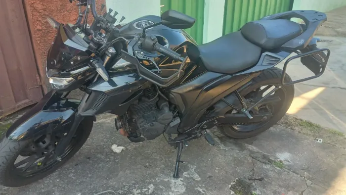 Vendo fz 25 2018 documento 2026 todos pagos só pegar e ser feliz.