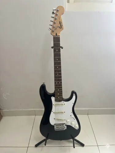 Guitarra Squier Mini 