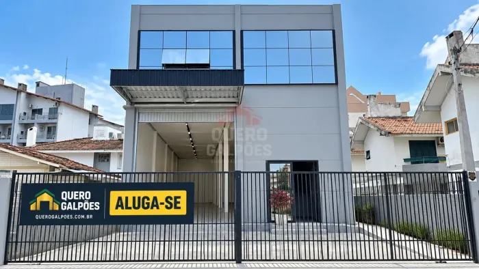 ALUGO GALPÃO COM 257,5M² COM 5,5 METROS ALTURA EM RIO VERMELHO - FLORIANOPOLIS