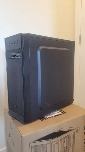 Gabinete AeroCool Mid Tower SI-5100 | Ótima Ventilação - Lateral acrílico