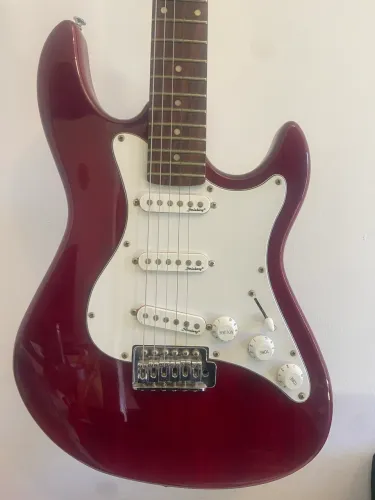 Guitarra Strato Vinho Strinberg