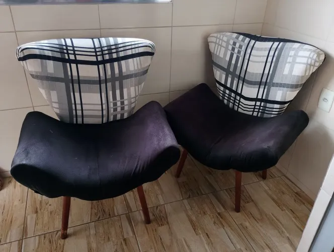 2 poltronas no precinho 110,00