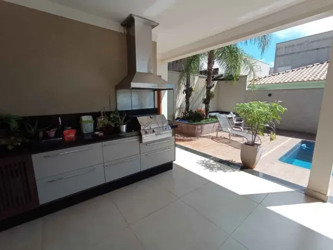 Casa em condomínio á venda no Villaggio I, Bauru - SP.