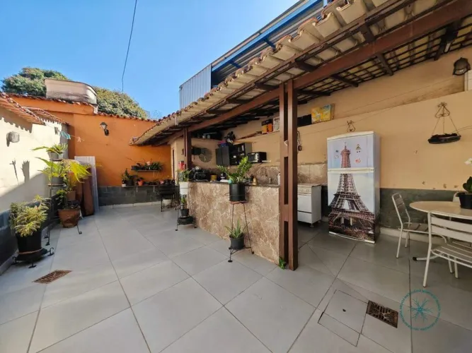 Casa Geminada à Venda em Planalto, Belo Horizonte - MG