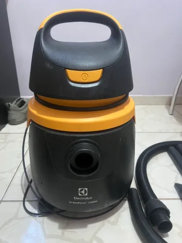 Aspirador eletrolux (pouco usado) 