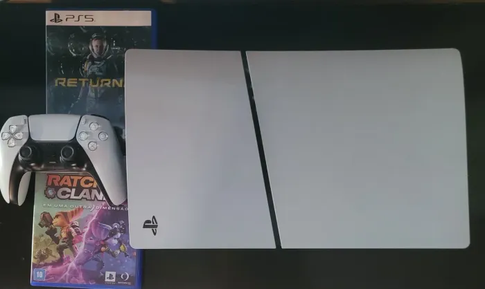 Playstation 5 semi novo com 2 jogo(ratchet clank, returnal) é um controle em otimo estado