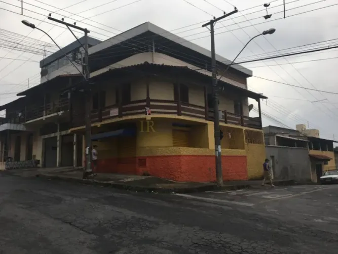 CASA COM LOJA COMERCIAL