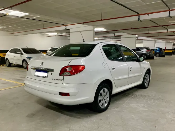 Peugeot 207 Sedan Passion XR 1.4 Flex 8V 4P 2013