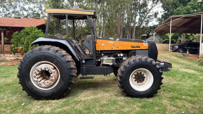 TRATOR BH 180