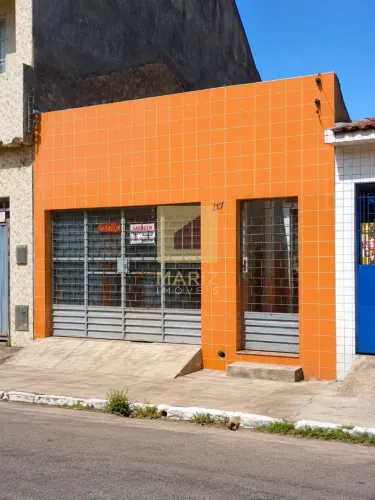 Imperdível casa à venda no Centro de Maceió-AL! 3 quartos, 1 suíte, 2 salas, 1 vaga de gar