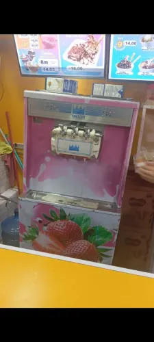 Máquina de sorvete Taylor 8754 com bomba 