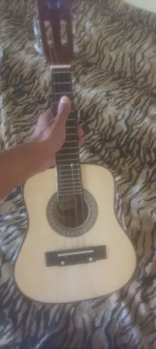Vendo um cavaquinho novo