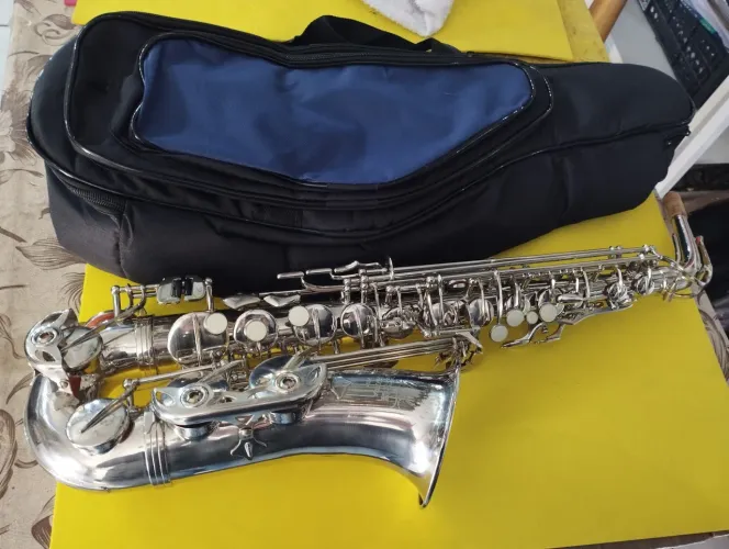 Saxofone alto weril SPECTRA a931 ( sapatilhas novas)