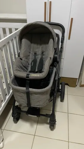 Carrinho de bebê + Bebê Conforto