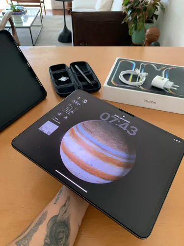 iPad Pro M4 13 Polegadas 256 GB + Caneta + Teclado + Capa | Caixa Original