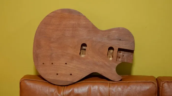 Corpo pré cortado para guitarra Les Paul mogno (C170)