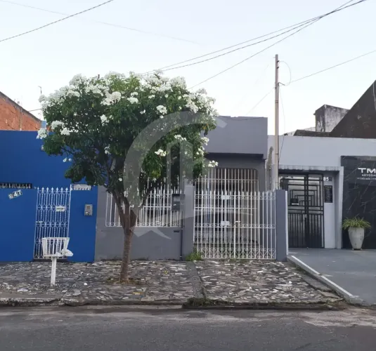 Casa com ambientes amplos em ótima localização no Siqueira Campos