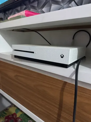 XBOX ONE S * SEM CONTROLE *