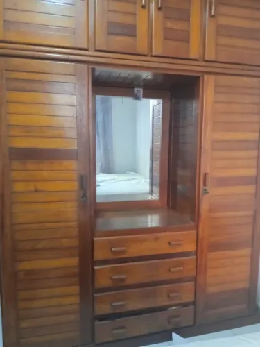 Guarda Roupas de Madeira