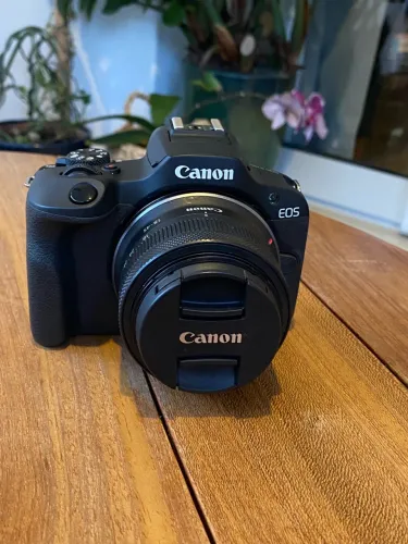 Câmera Cânon R100 em perfeito estado