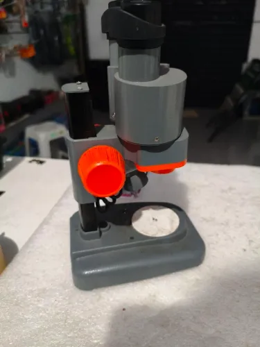 Microscópio trinocula