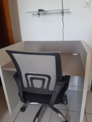 Cadeira e mesa tipo escrivaninha p quarto ou escritorio (A VISTA)