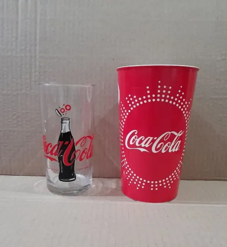 2 copos Coca Cola