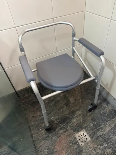 Cadeira de Banho / Cadeira Higiênica em Alumínio - Ótimo Estado