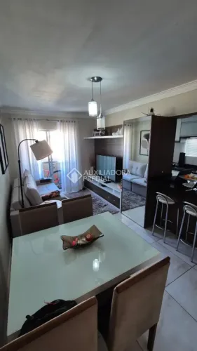 Apartamento 2 quartos, sacada, 1 vaga livre e coberta à venda Jardim Atlântico.