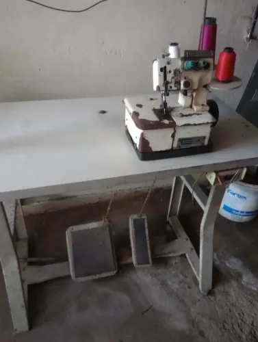 Máquina de costura goleira  semi industrial.