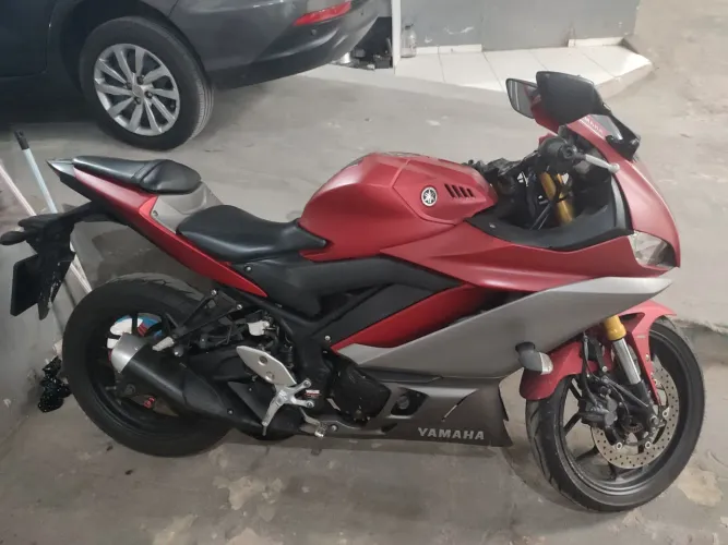Vende-se essa moto.
