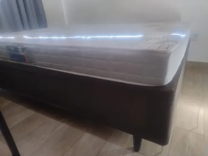 Cama casal com box separado