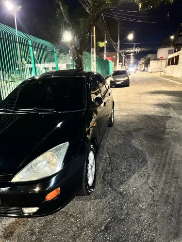 Ford Focus 1.8 16V 5P 2003