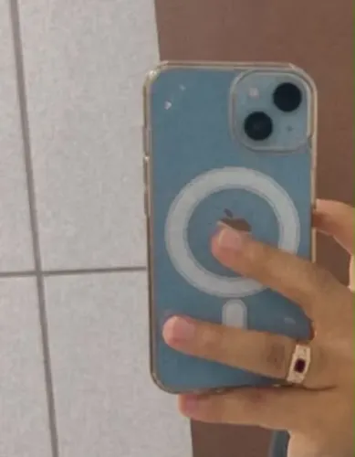Vendo iPhone 14, 128 giga, sem marcas de uso.