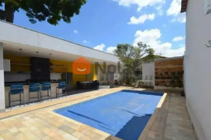 Casa de 05 quartos com suíte e 02 vagas de garagem no bairro Sagrada Família - Belo Horizo