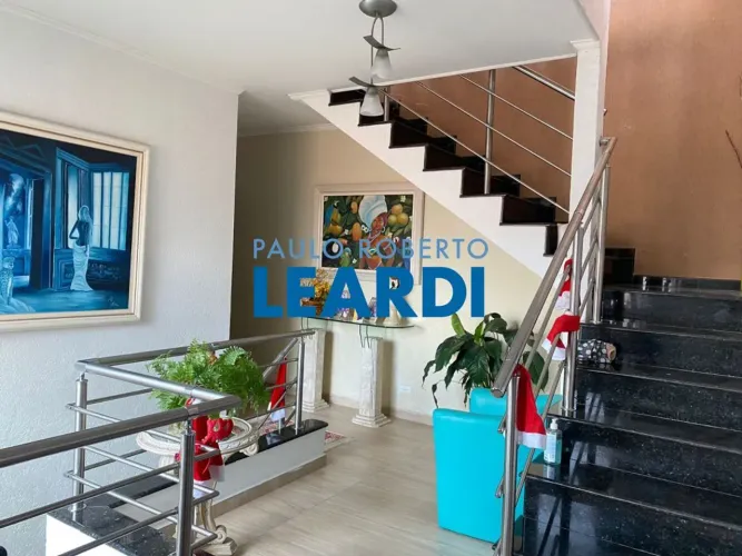 CASA ASSOBRADADA - VILA REGENTE FEIJÓ - SP