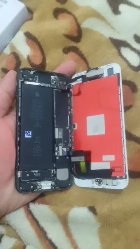 VENDO PEÇAS IPHONE 8 NORMAL FRONTAL ELE LIGA MAIS NAO TENHO ICLOUD E SENHA