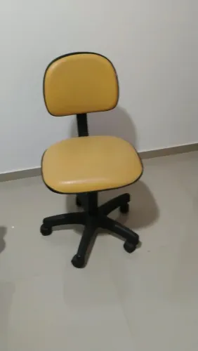 Cadeira escritório amarela