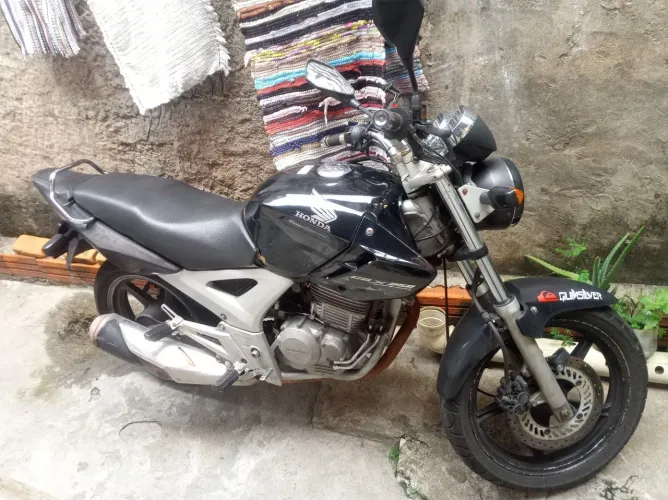 Vendo Twister em bom estado