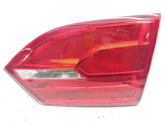 Lanterna Direita Tampa Traseira Vw Jetta 2.0 2011 / 2012 Direito Vermelho