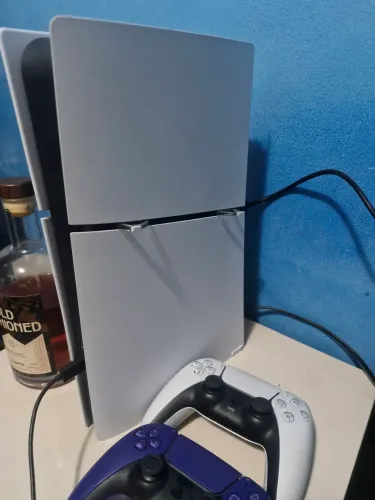 Playstation 5 - 825g / 2 manetes 