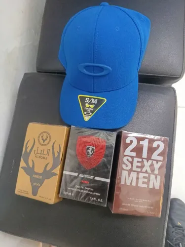 3 perfumes e um boné ?
