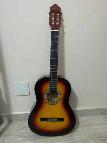 VIOLÃO em bom estado
