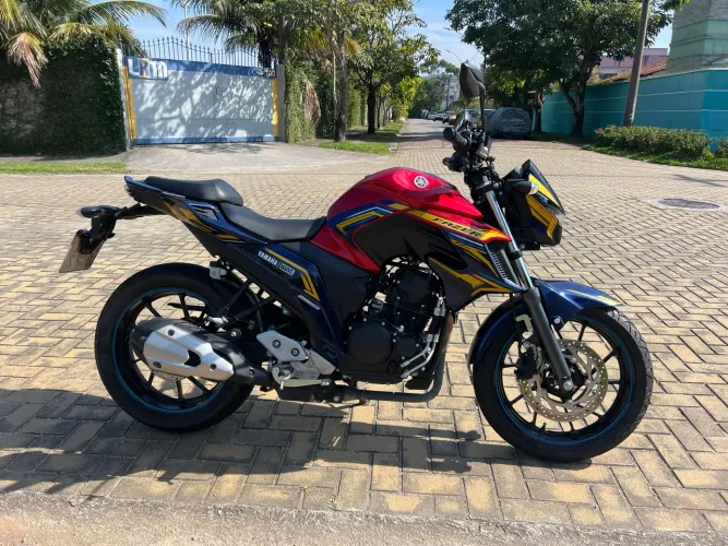 Vendo fazer 250 edição especial Thor baixíssima km