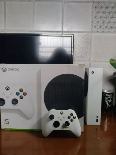 Xbox Séries S 512 GB com caixa + Arc Riders + Red Dead 2