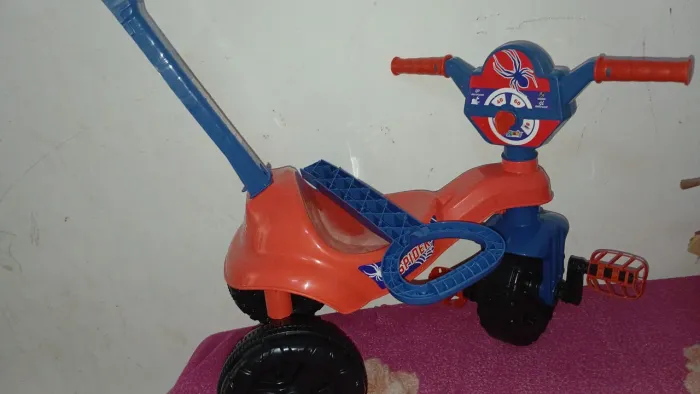 Vendo um triciclo novo